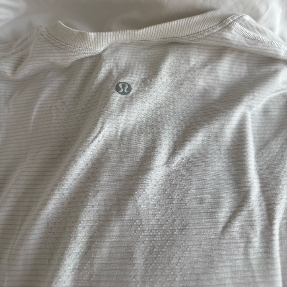 TWO 2️⃣ Lululemon Swiftly Relaxed Long-Sleeve Shirts
Hip Length - Picture 7 of 10